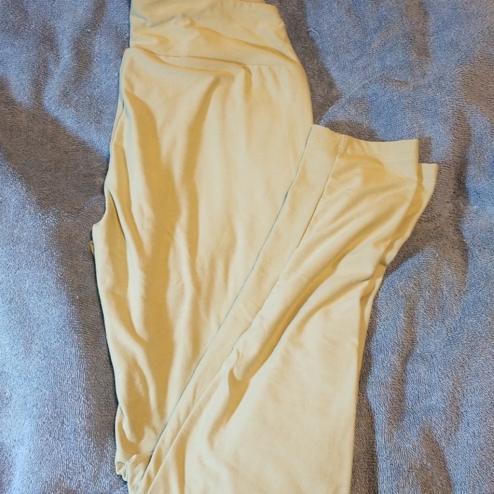 Solid Light sage green Lularoe leggings OS